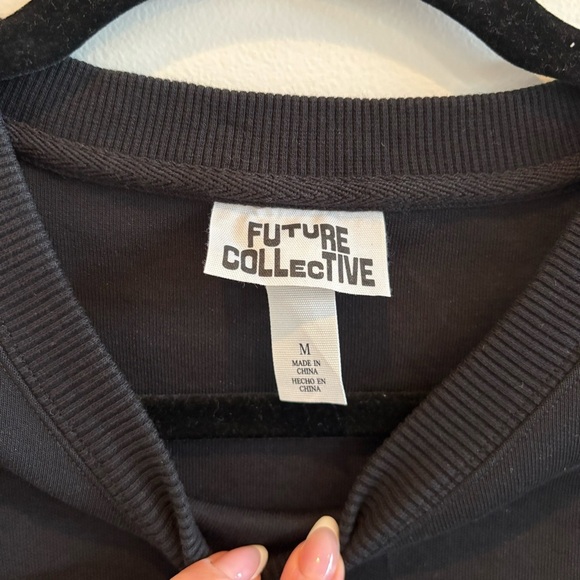 Future Collective NWOT Women's Cropped Black Crewneck Sweatshirt Size Medium - Picture 4 of 8